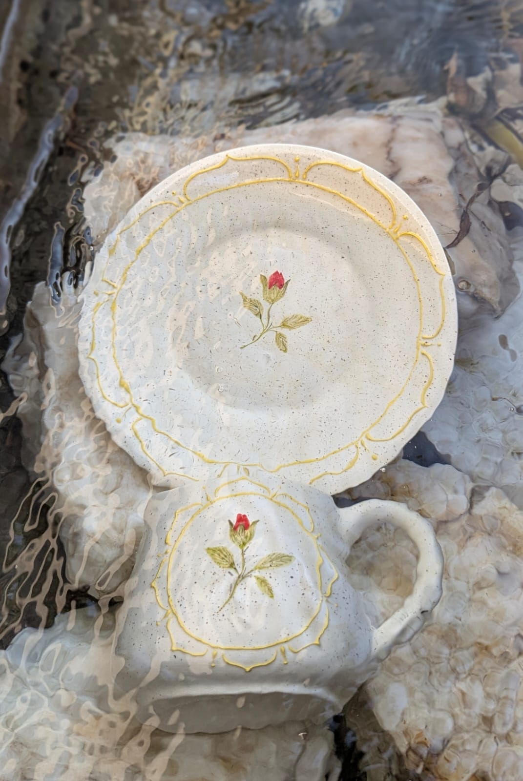 The Victorian Rosebud Mug Set: